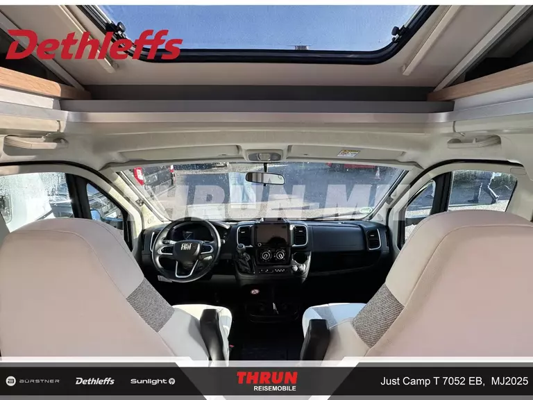 4_JustCampT7052EB_Fahrerhaus.jpg