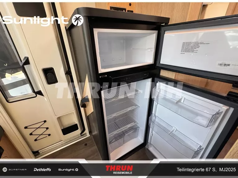 10_T67S_Kuehlschrankoffen .jpg